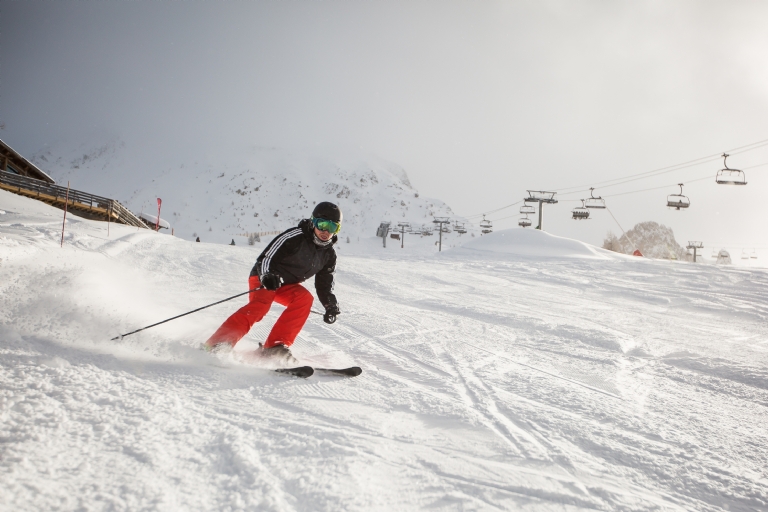How do Skiers Reduce Drag?